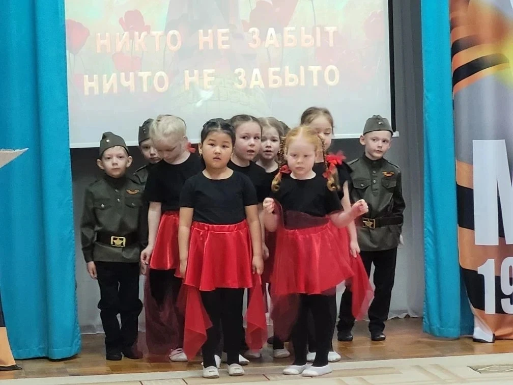 Накануне 9 мая, в дошкольном отделении ( д/с 26) прошёл праздничный концерт, посвященный 81 годовщин