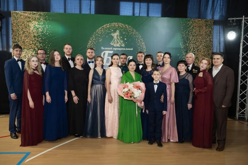Бал, где оживает история! 💃✨  Делегация нашей школы №4 покорила паркет Большого муниципального бала 