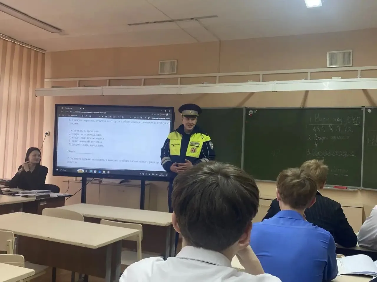 🚦 Профилактические беседы по ПДД прошли в нашей школе!