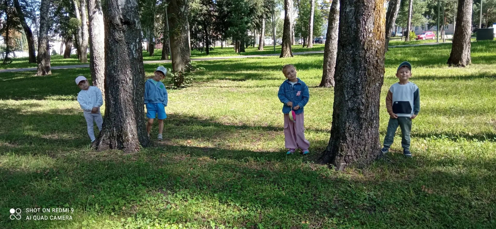 С детьми старшей группы организовала экскурсию в берëзовую рощу. Цель этой экскурсии бы...