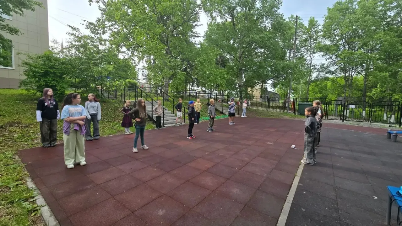 ☀️ Каждое доброе утро в лагере начинается с движения!

Зарядка на свежем воздухе уже стала нашей доб