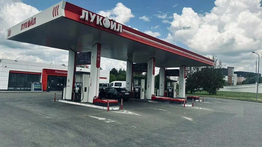 Бензин для Свердловской области: дополнительные поставки «Лукойла» уже пошли на АЗС