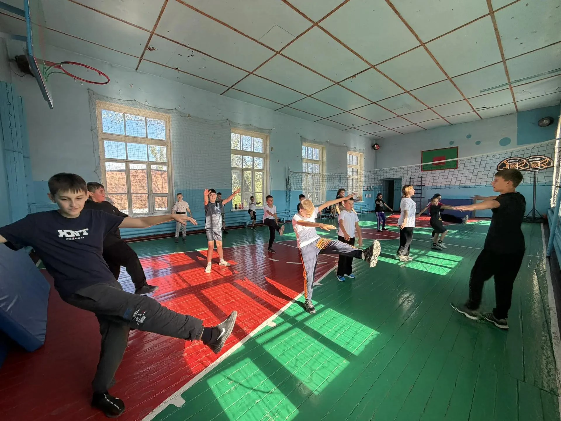 В рамках работы школьного спортивного клуба состоялось тренировочное занятие. Под руков...
