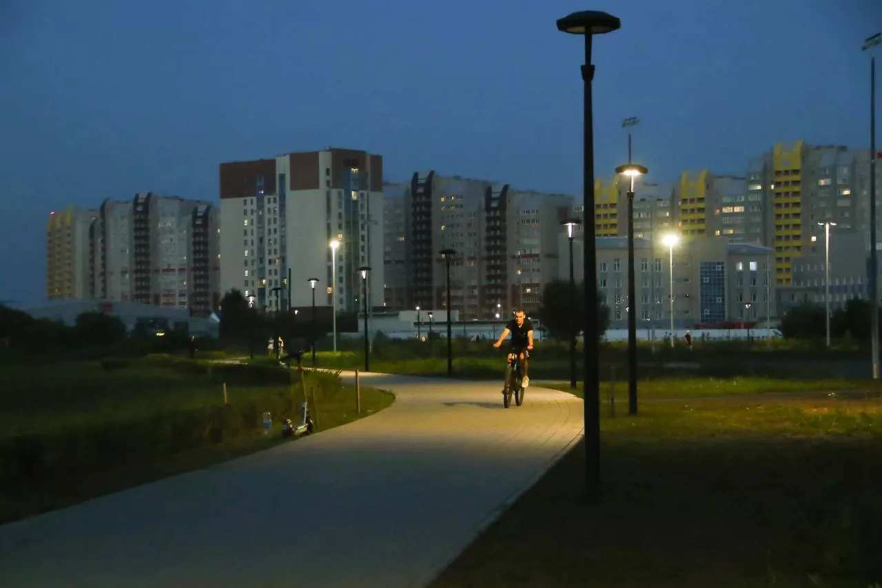 💡На территории самого молодого парка в Барнауле заработало освещение 

Этой весной продолжилось ком