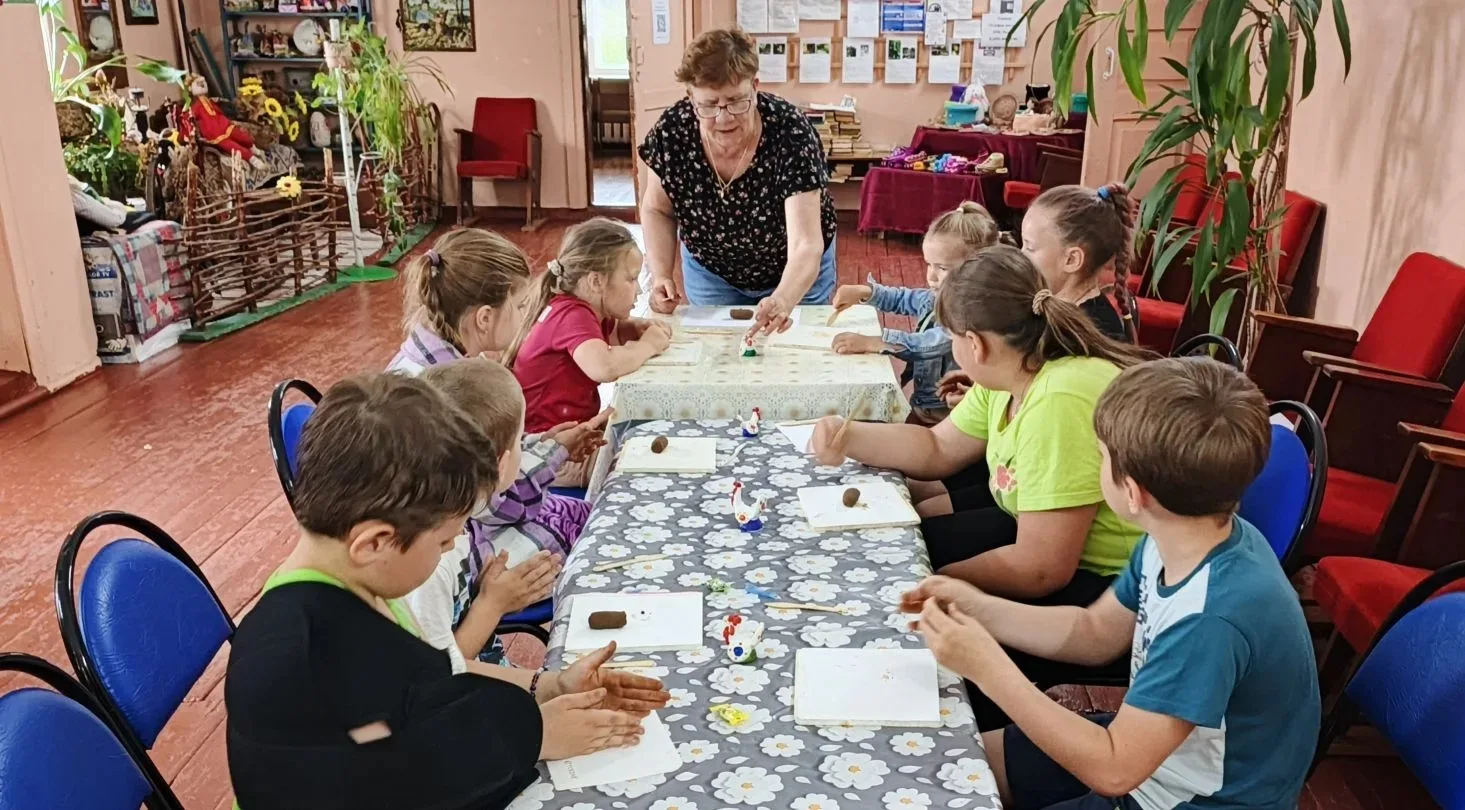 В Малосанчурском СДК прошел мастер-класс по лепке глиняной игрушки "Петушок" 🐓🐓 по мо...