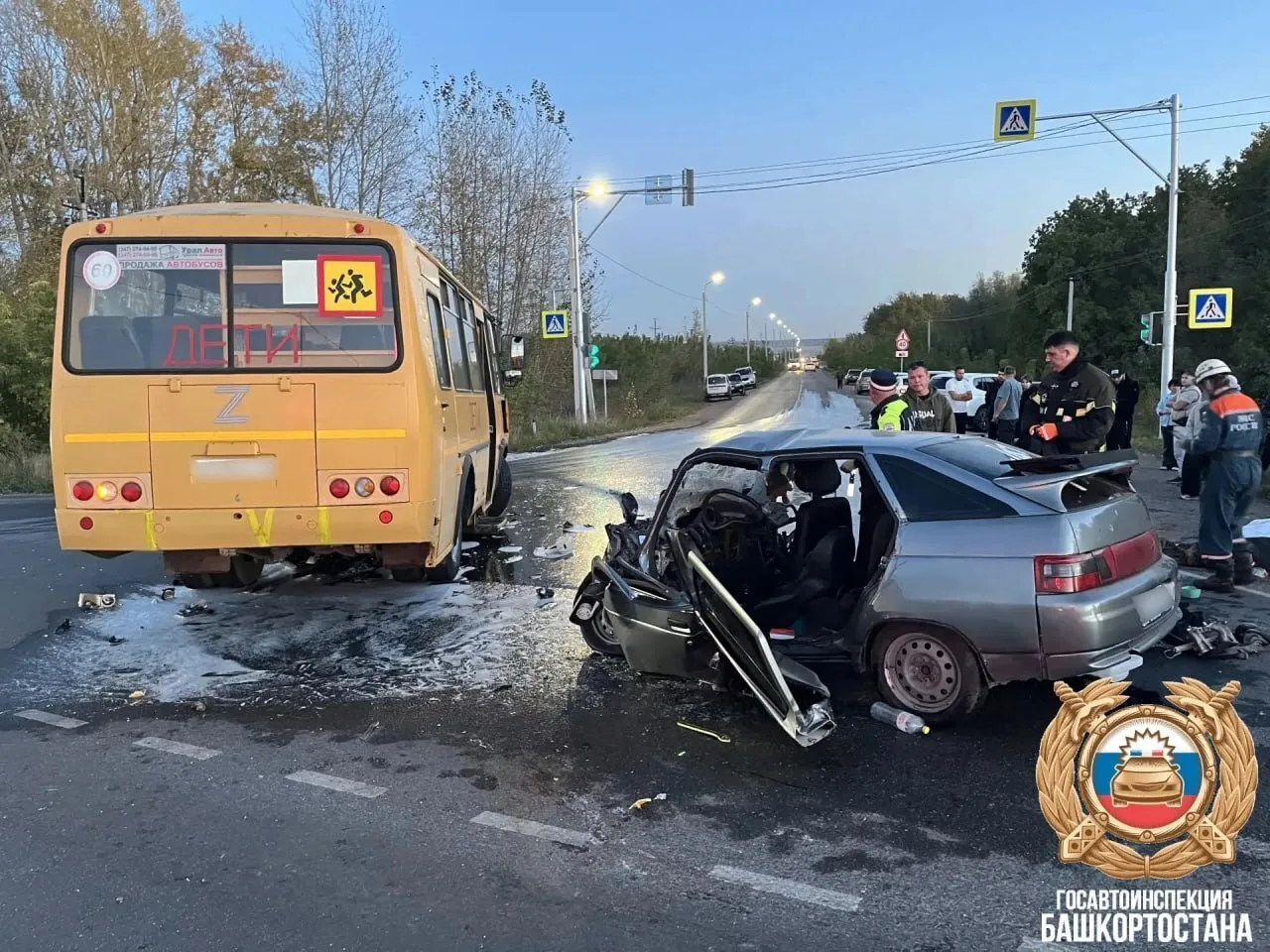 Два человека погибли в ДТП со школьным автобусом и легковушкой под Уфой
