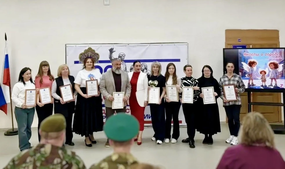 🪽Владимир Островский вручил благодарственные письма участникам III районного фестиваля...