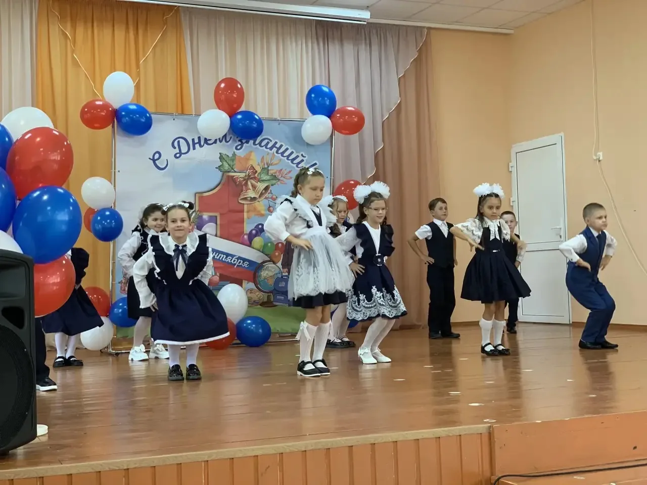 🎉 Сегодня в ГБОУ СОШ №14 прошла торжественная линейка, посвященная Дню знаний!