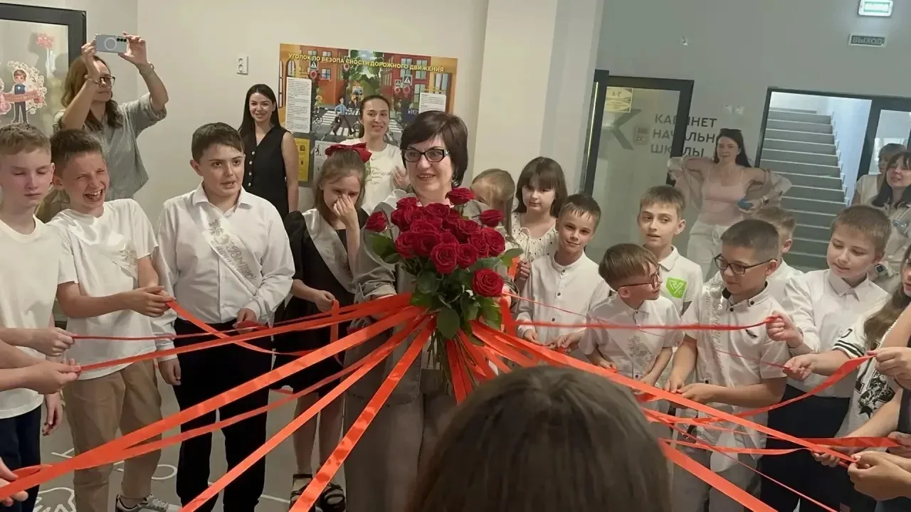 🎉 Публичный отчёт в формате концерта и награждения — в честь окончания начальной школы! 🎉  Сегодня у