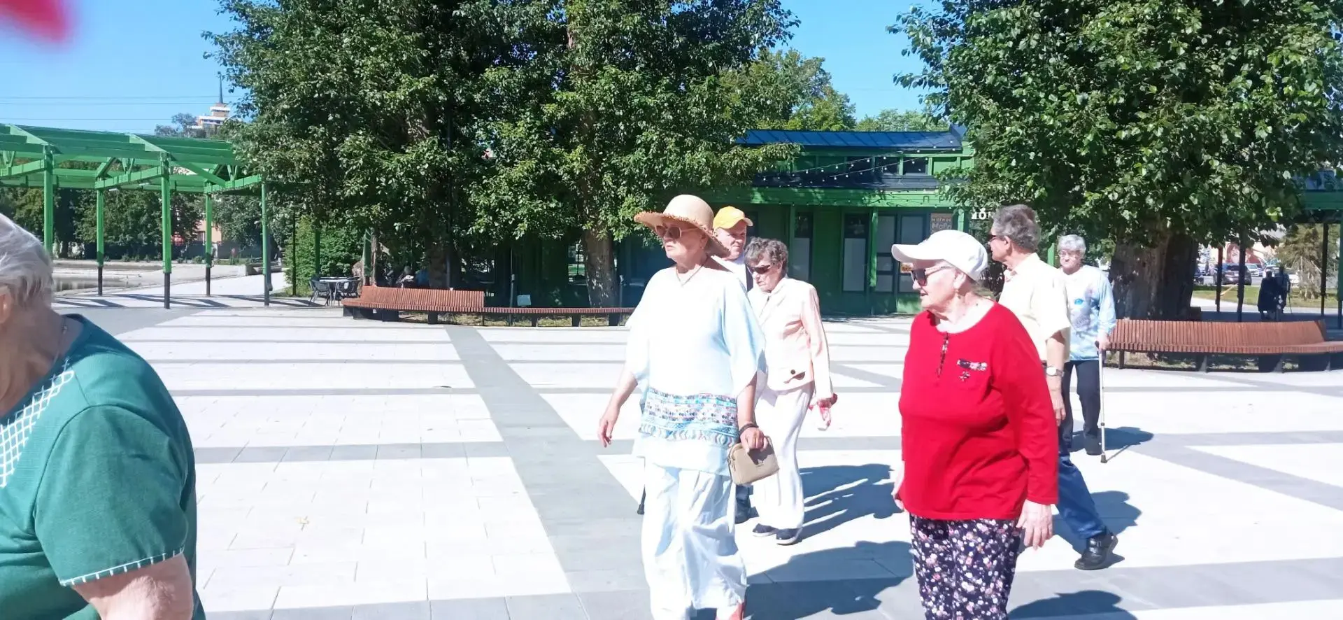 День в «Изумрудном»: природа, искусство и пернатые! 🦆📸

Жители Барнаульского дома-интерната сегодн