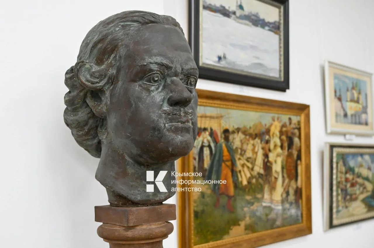 В Симферопольском художественном музее открылась выставка «История государства Российск...