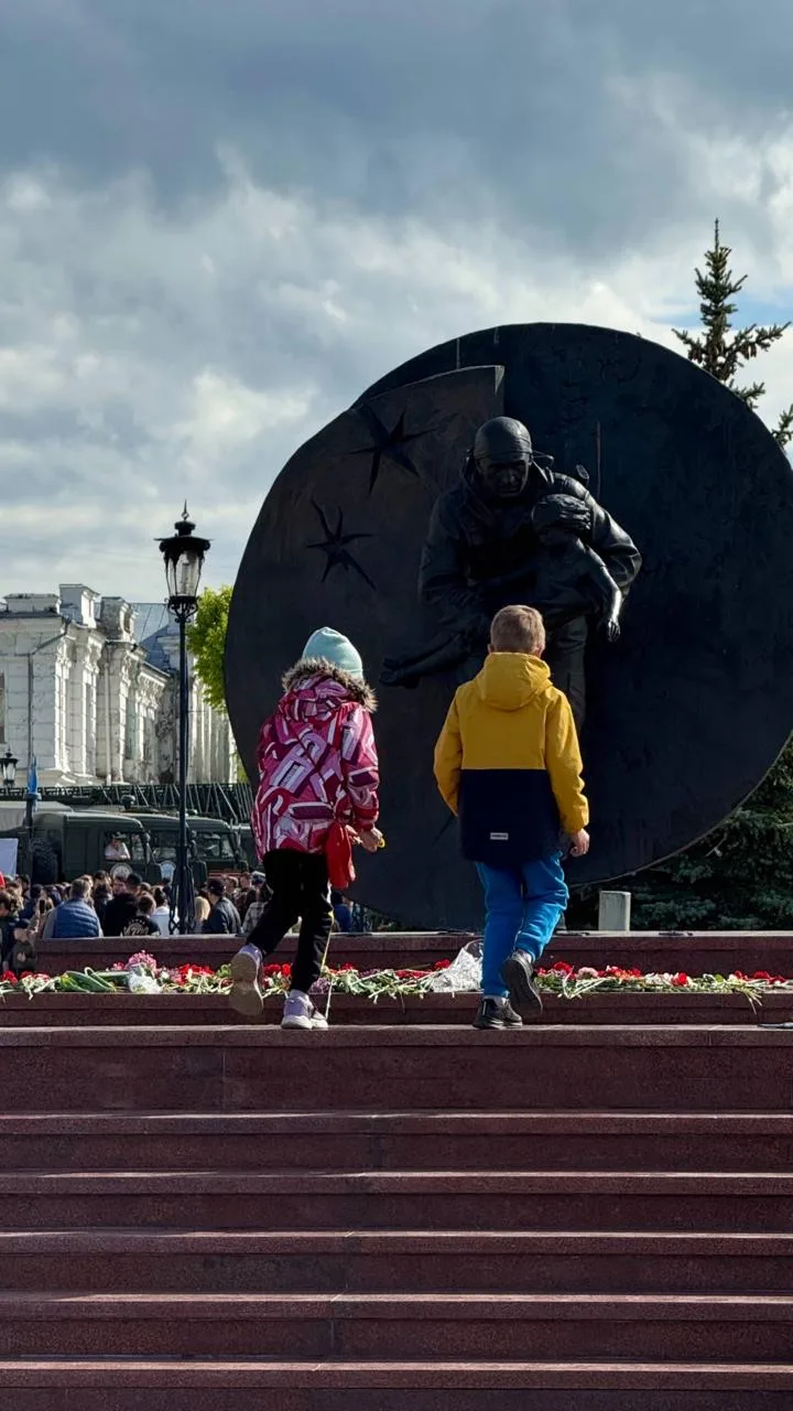 Сегодня важный день. Поздравляю всех с Праздником Великой Победы!    Я хотела написать короткий позд