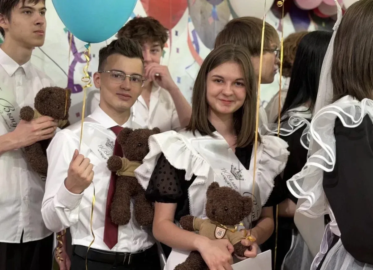 Последние звонки прозвенели в школах Амурской области  На торжественных линейках для выпускников про