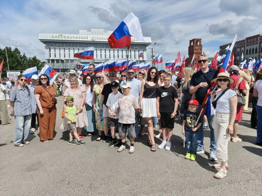 Сегодня , в День России, Йошкар-Ола с гордостью присоединилась к грандиозному Всероссий...