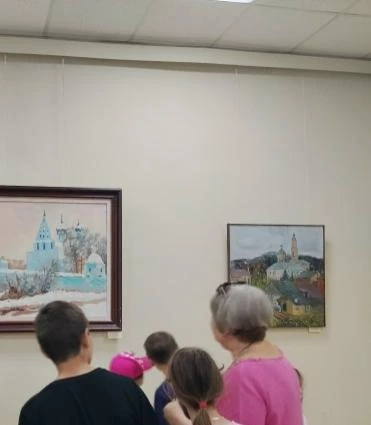 Воспитанники Луганского детского дома посетили открытие выставки "Православные храмы России" в Галер