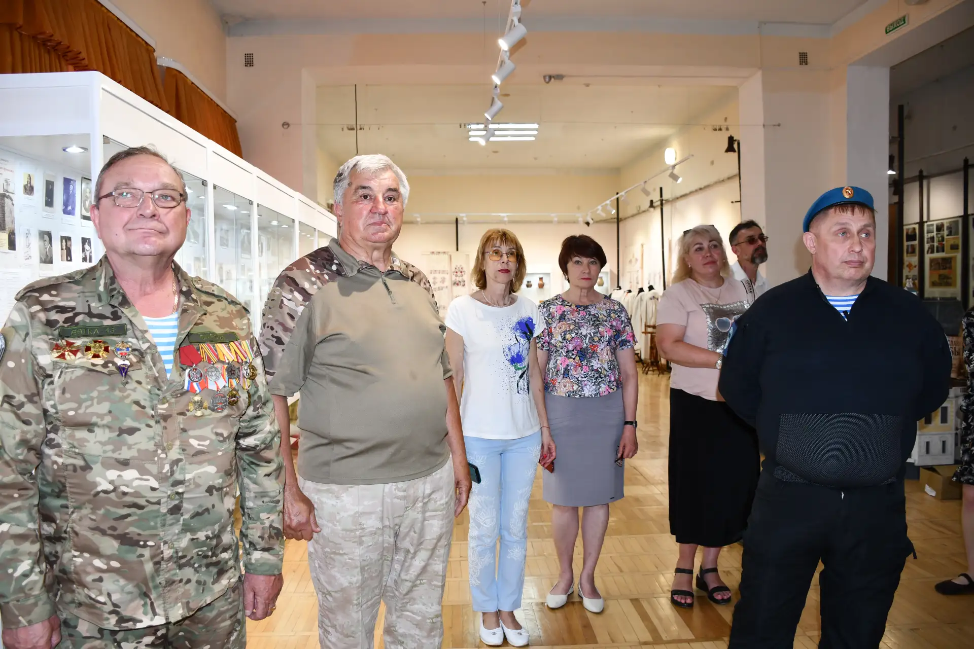 Архивисты Феодосии посетили выставку «Помним СВОих — ZнайСВОИих»