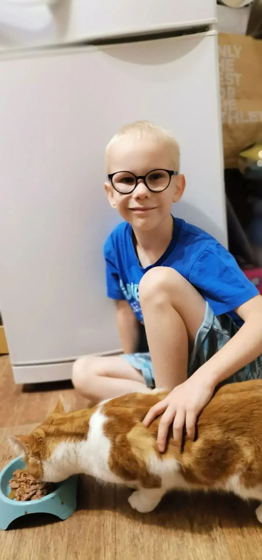 Акция "Тепло твоих рук", ученик 1В класса Карпенко Михаил