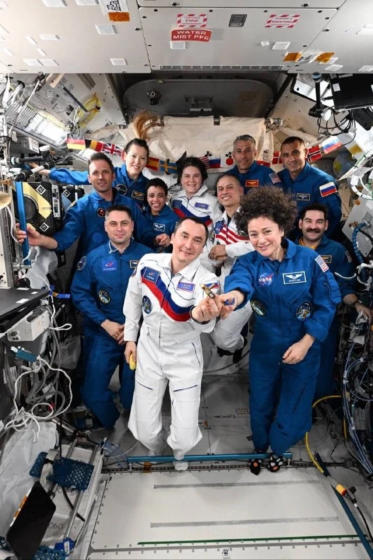 Космонавт Роскосмоса Петр Дубров принял командование Международной космической станцией