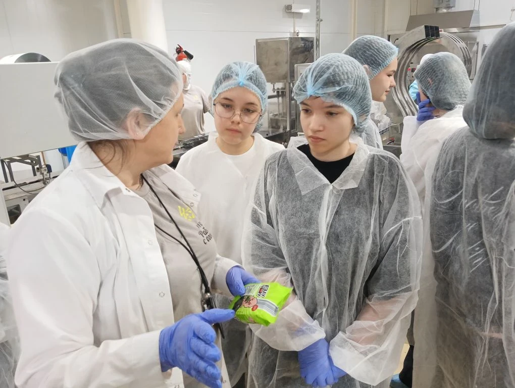 🏭 В мире профессий: наша экскурсия на «Мидори Евразия»! 🚀  Сегодня, 17 апреля, учащиеся нашей школы 