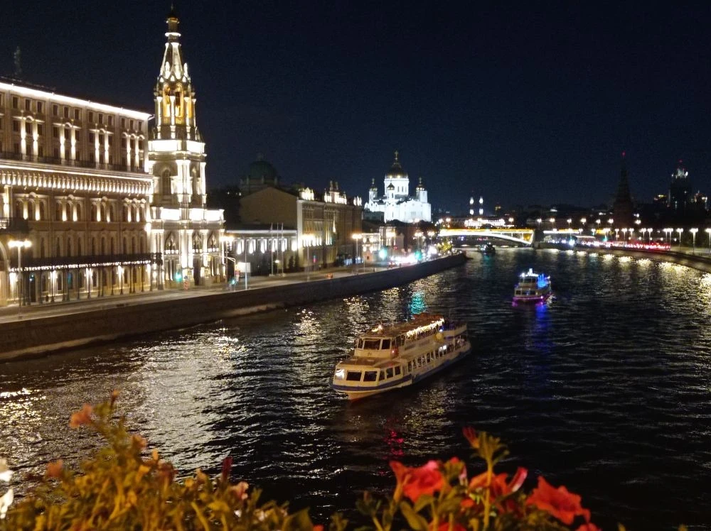 Москва подверглась массированному налёту БПЛА

💥ПОДРОБНЕЕ ➡️ЧИТАЙТЕ НА САЙТЕ


ИСКРАГАЗЕТА.РФ в ВК 