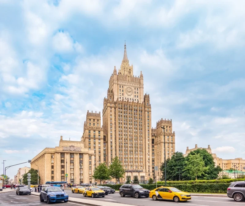 🏙️Циклическая смена вех: как эволюция стилей в архитектуре меняла облик российских гор...