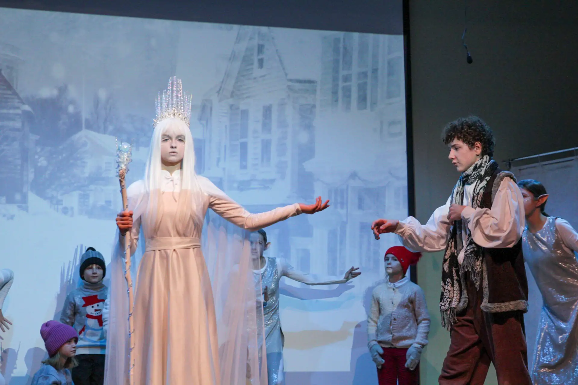 🎭 На этой неделе, 18 и 19 февраля, в 19:00, школьный театр «Перфоманс» приглашает на показы спектакл