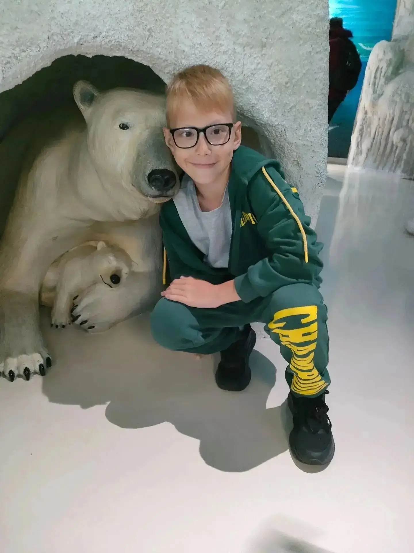Елхов Егор, закончивший 3А класс, принимает участие в фотофлешмобе "Шкатулка Летних Впечатлений" в н