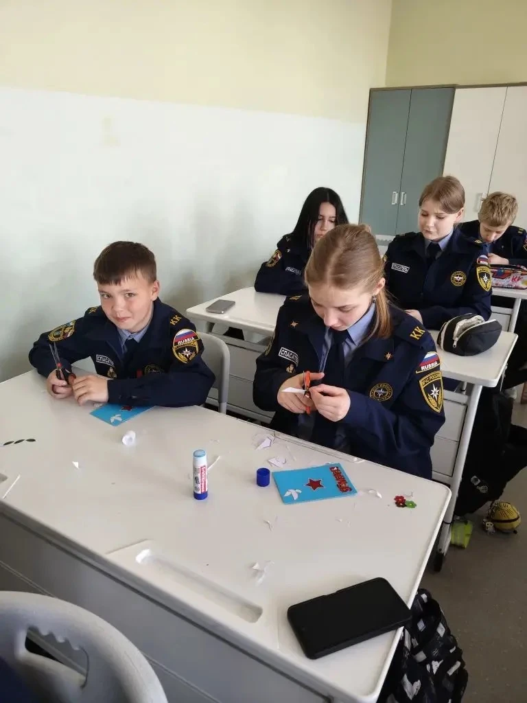 🇷🇺 Открытки Победы ✨  В 5Б классе ребята своими руками создали поздравительные открытки и изготовили