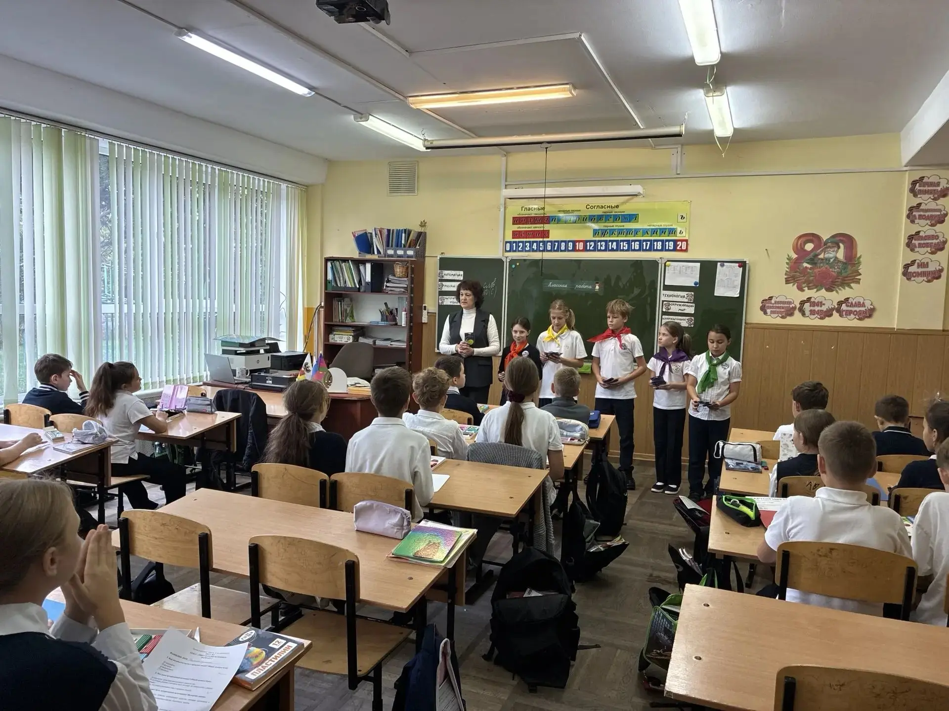В свете фар — в безопасности! Наш ЮИД провел акцию «Засветись» ✨👮‍♂️