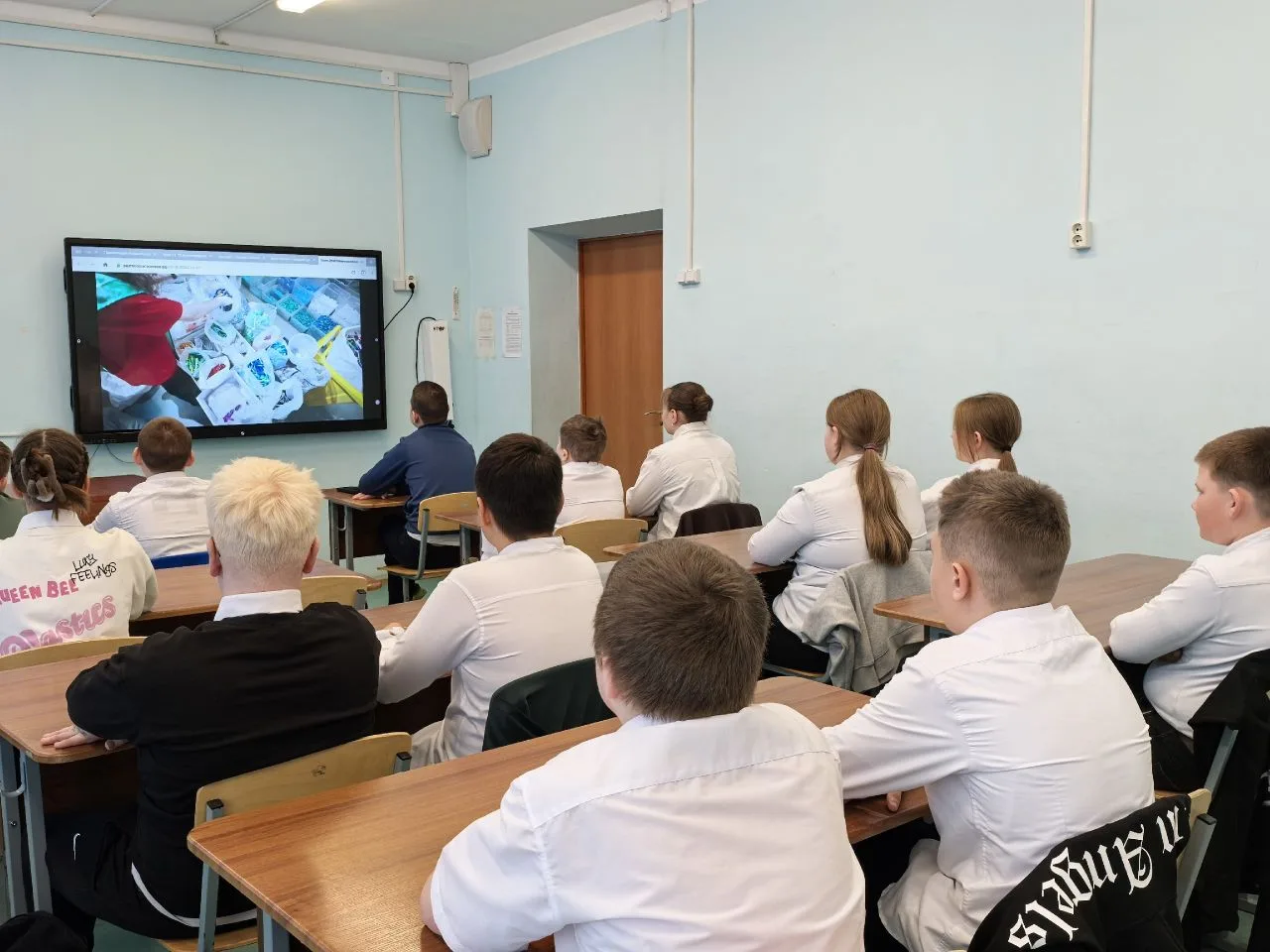 🇷🇺Утро понедельника 20 апреля 2026 года в МБОУ Уразовской СОШ традиционно началось с ...