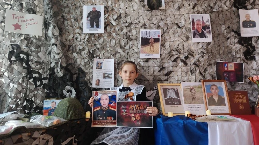 К 81-й годовщине Великой Победы в стенах нашей школы по инициативе советника директора ...
