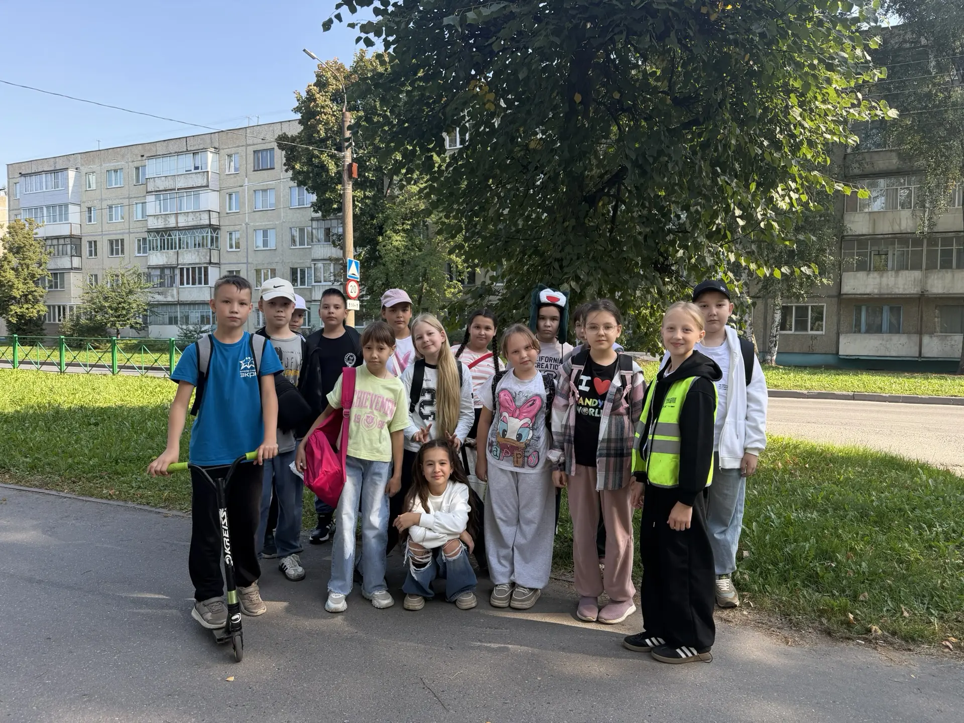 🚦В рамках профилактики детского дорожно-транспортного травматизма активисты отряда юны...