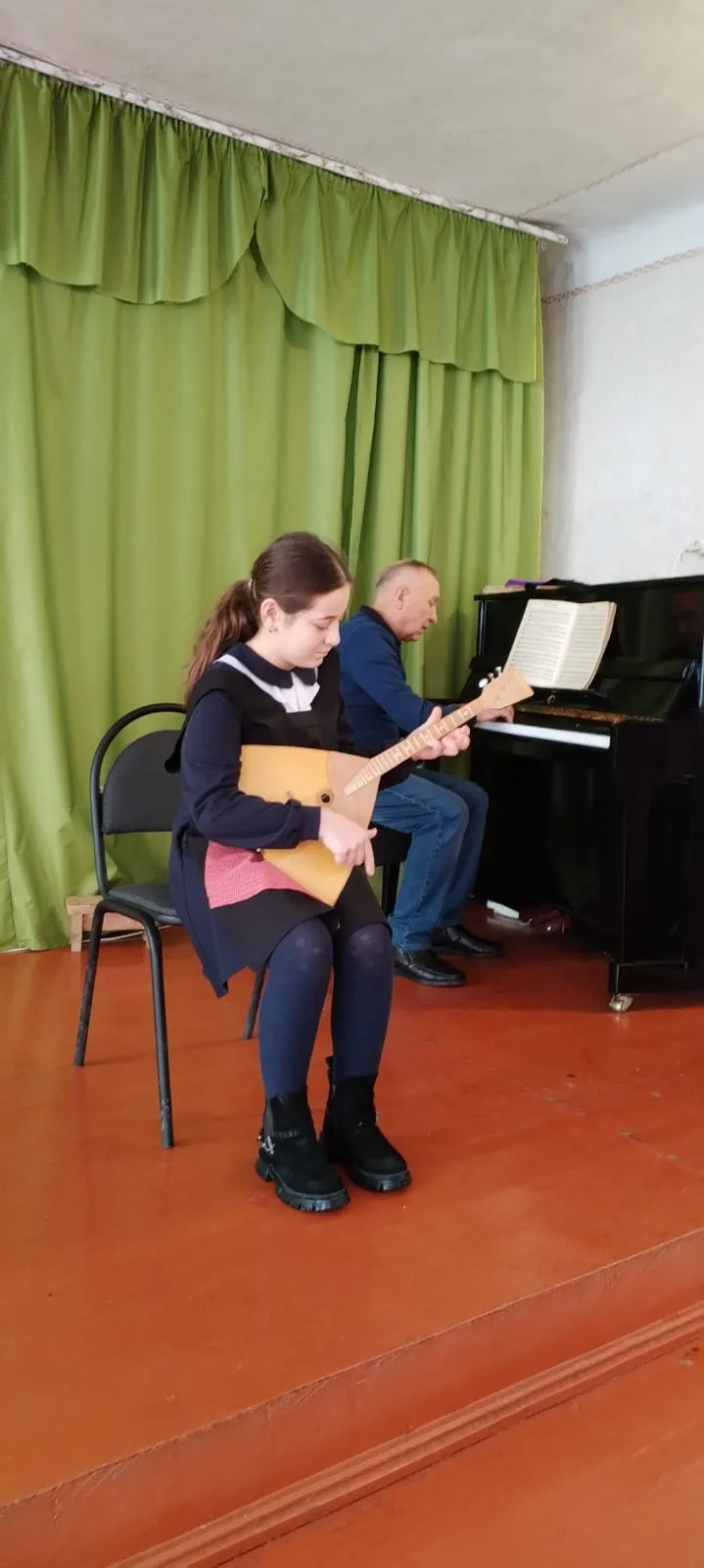 🎶Наши ученицы народного отделения с удовольствием посещают уроки по ознакомлению с стр...