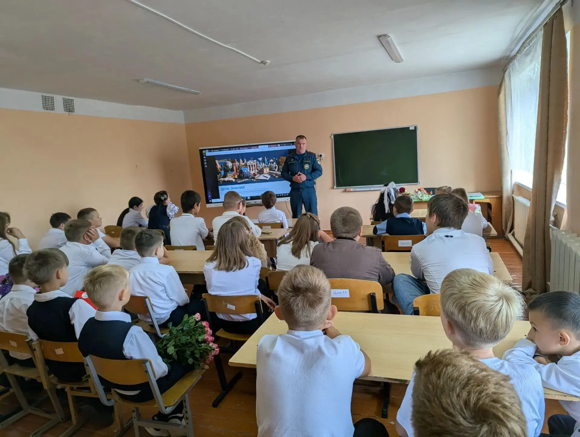 🎓 В День знаний сотрудники отдела надзорной деятельности и профилактической работы по ...