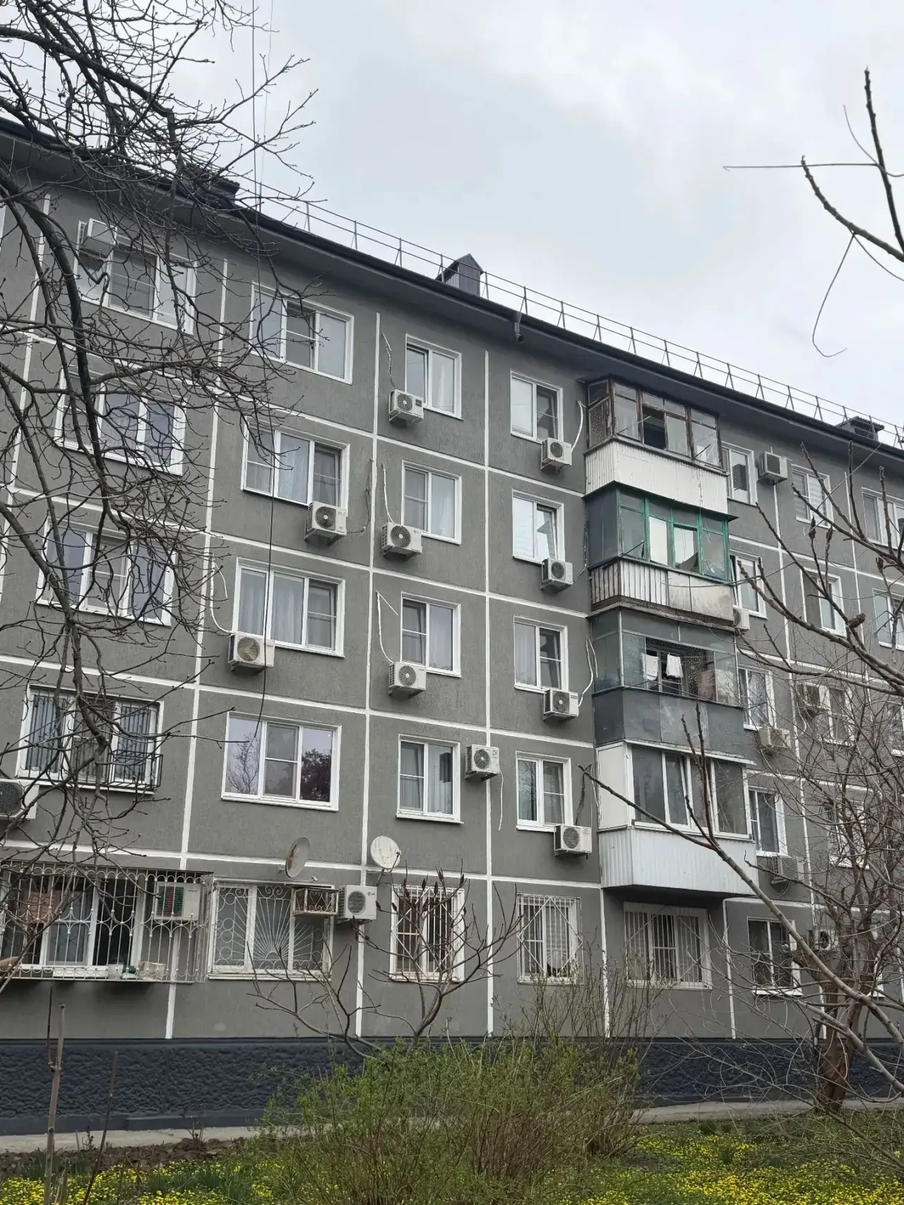 В Краснодарском крае работы по капремонту проводят в 263 многоквартирных домах.  Больше всего домов 