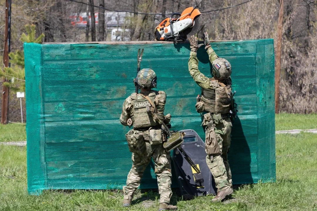 В Саратове прошли соревнования по тактической стрельбе, посвященные 10-летию со дня образования Росг