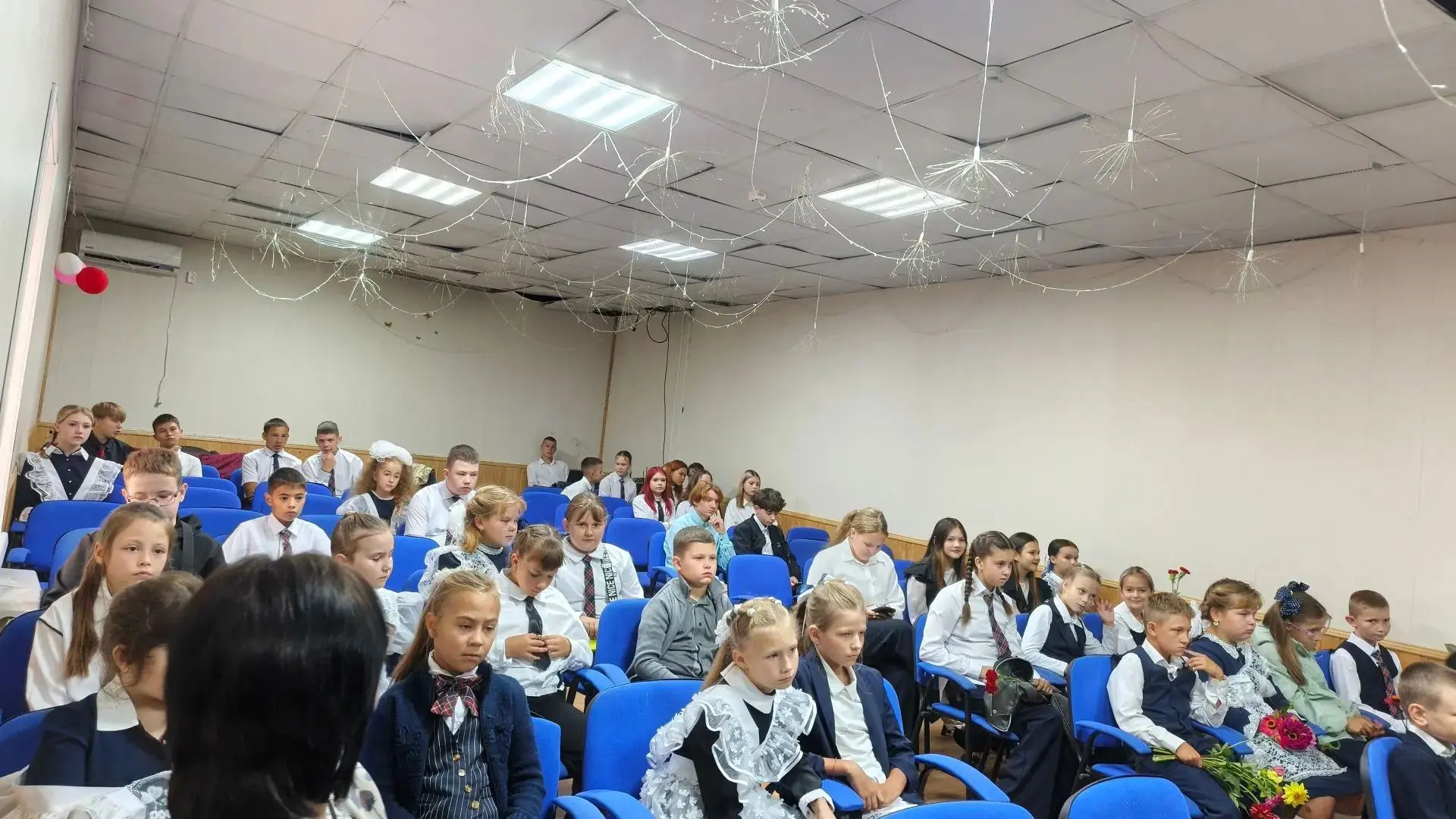 3 сентября в Доме культуры с. Оренбургское  прошёл митинг «По страничкам истории».