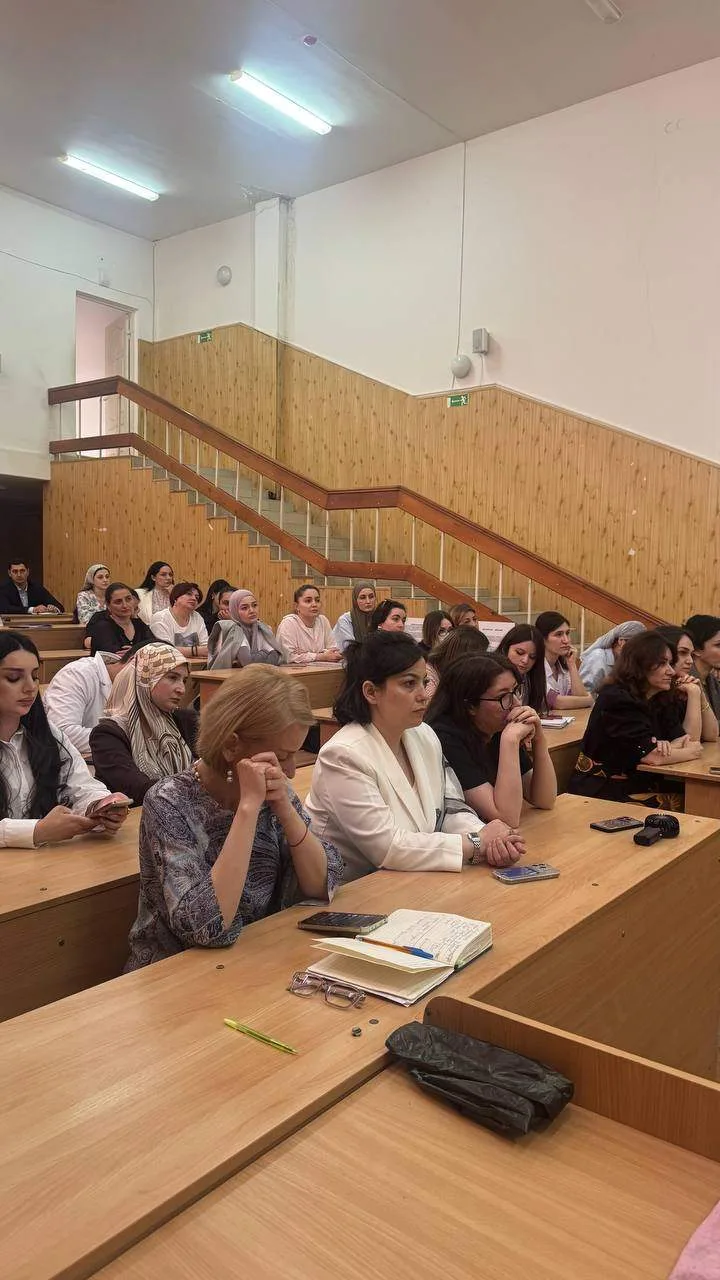 Англоязычное образование: новые задачи и решения
 
Провел рабочую встречу с профессорско-преподавате