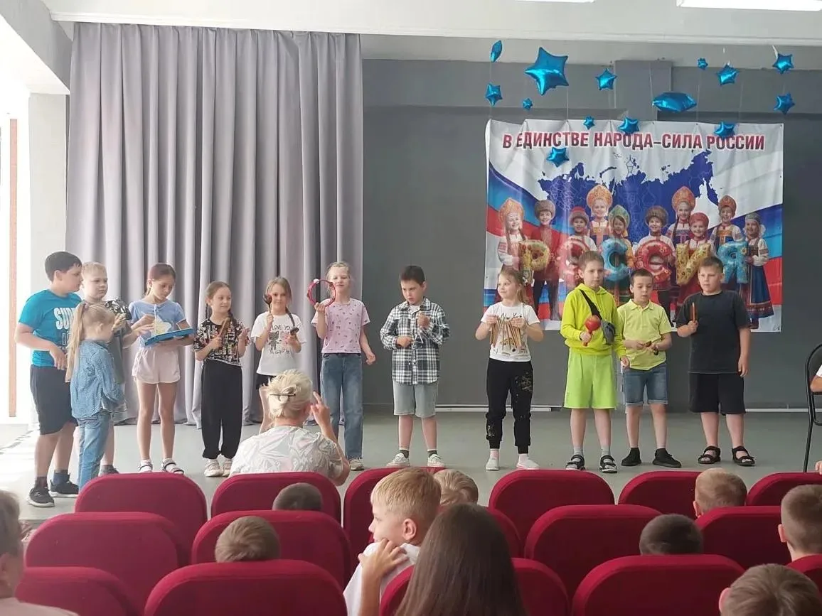 🎉 6-й день в нашем пришкольном лагере: Празднуем День России с душой и творчеством!
