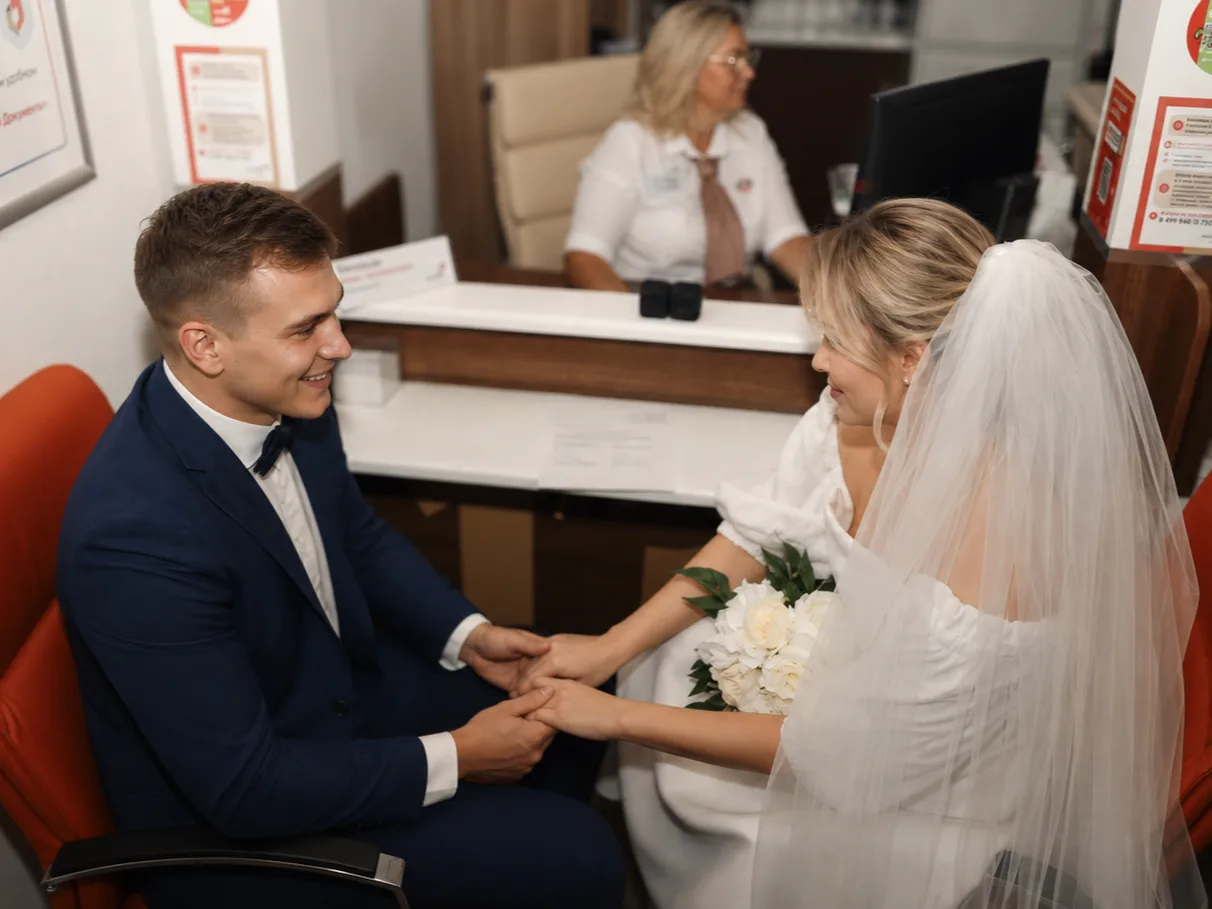 💍 Жениться и разводиться — скоро в одном окне?

В Свердловской области обсуждают идею передать реги