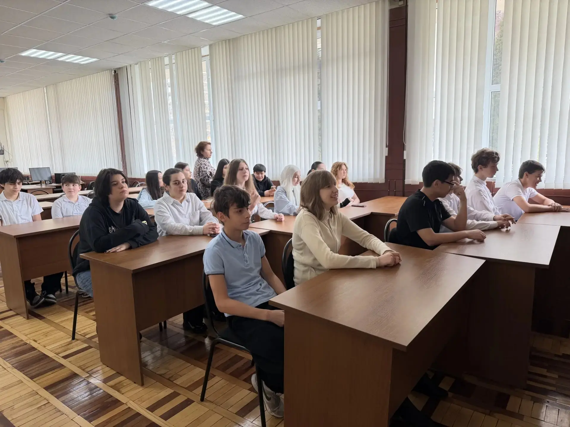 19.03. 26г.  8в класс провел классный час на тему : "Вся правда о наркотиках" в  Республиканской юно