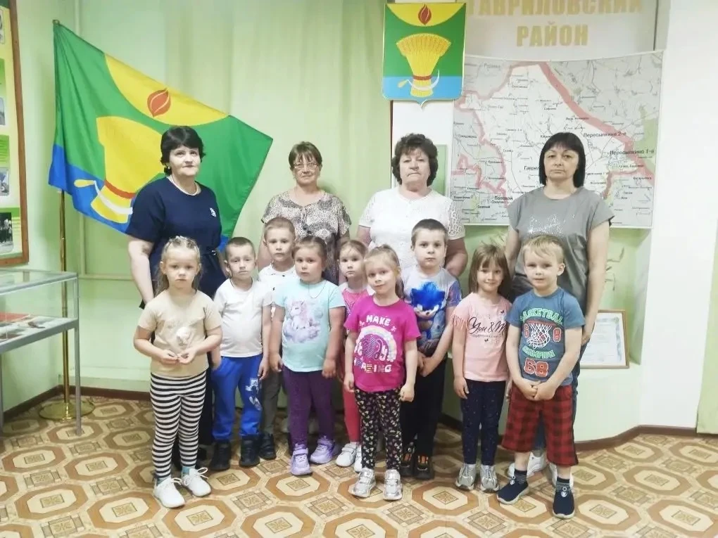 В Международный день музеев воспитанники средней группы нашего детского сада отправилис...