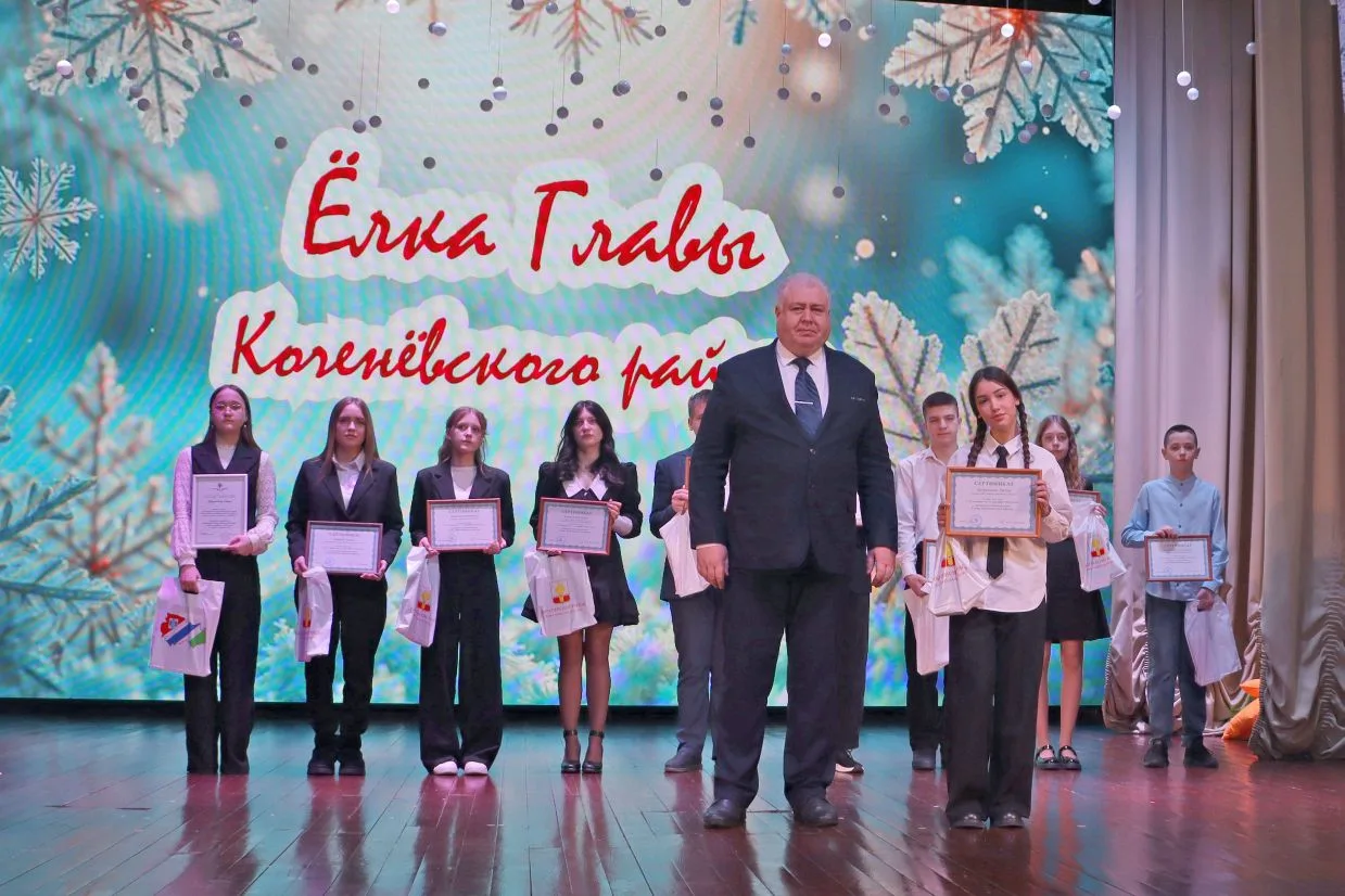 🌟🎄Красочный спектакль, фокусы, Дед Мороз...  всё это (и не только!) наблюдали наши ученики в РДК «Со