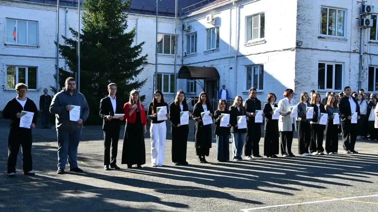 Глава Апшеронска Сергей Андруха поздравил преподавателей Апшеронского лесхоз-техникума ...