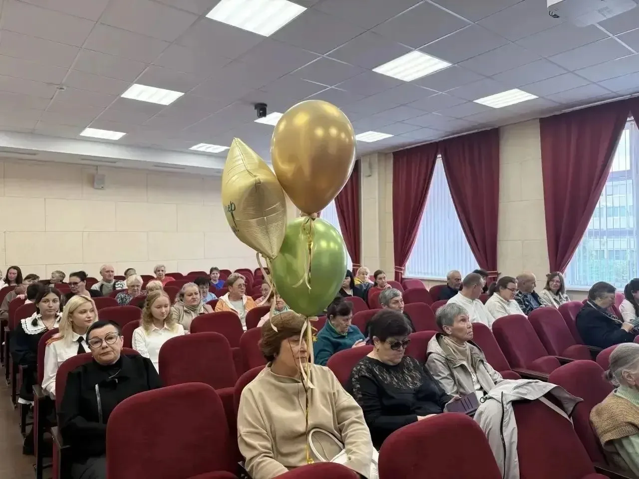 ❤️Согретые любовью сердец: в МАОУ СОШ 6 им Д.С. Калинина  прошёл праздничный концерт ко...