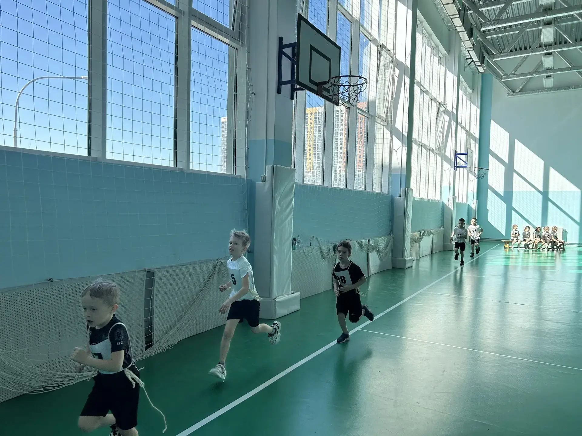 🏅 Спорт начинается с детства!   Наша школа превратилась в настоящий центр чемпионов. К нам в гости п