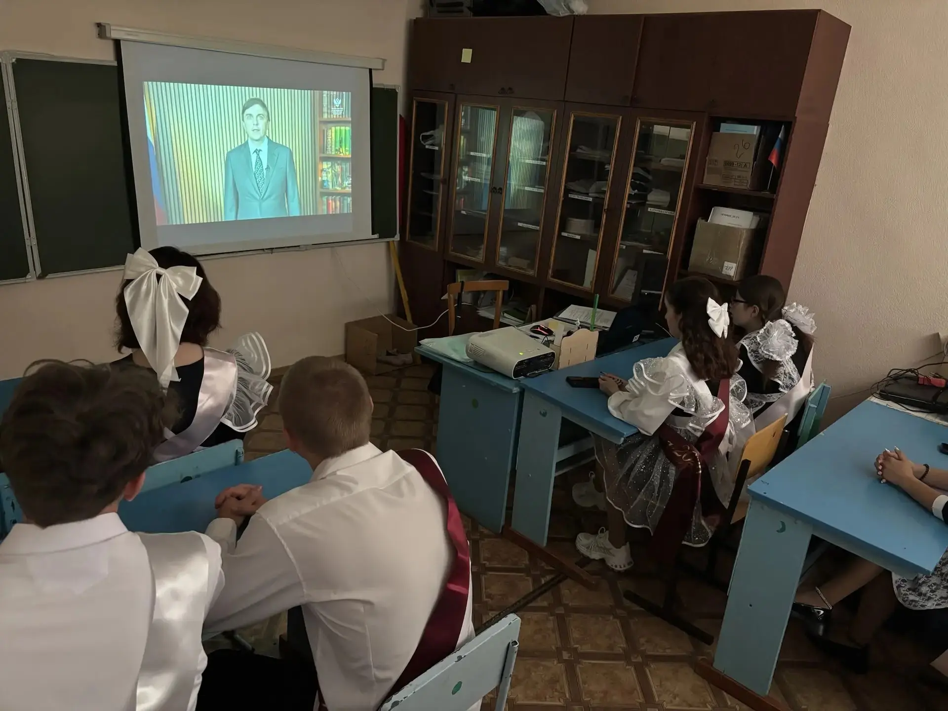 26 мая в нашей школе состоялась торжественная линейка, посвящённая Последнему звонку для выпускников
