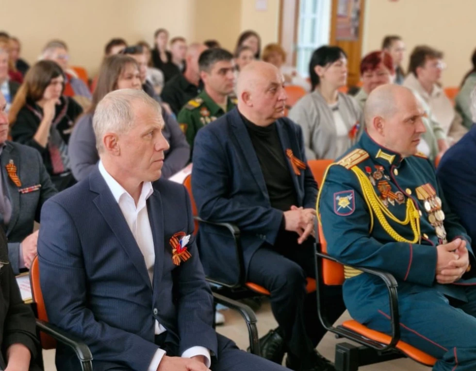 В Арсеньеве 8 мая состоялись торжественное собрание и праздничный концерт «Знать, чтобы помнить!», п