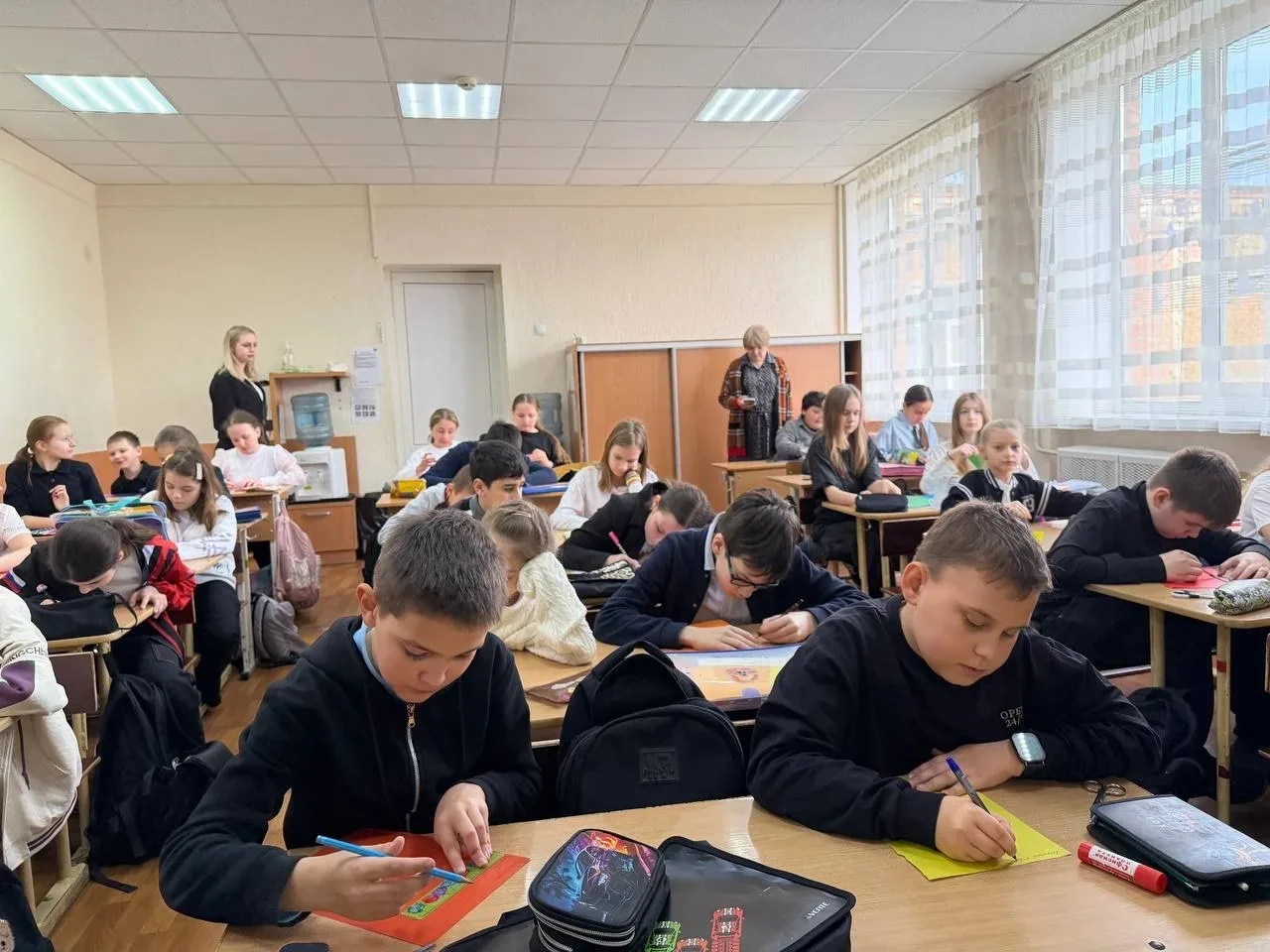 Творческая мастерская «Фронтовой сувенир»   Сегодня активисты клуба «Навигатор» под руководством сов