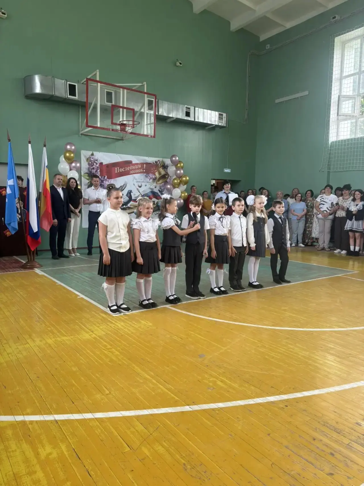 🎊Сегодня для наших выпускников 9-х и 11-х классов прозвучал последний звонок. Торжественная линейка 